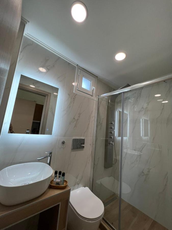 Wide Blue Luxury Boutique Suites Neos Marmaras Ngoại thất bức ảnh