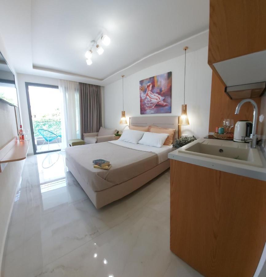 Wide Blue Luxury Boutique Suites Neos Marmaras Ngoại thất bức ảnh
