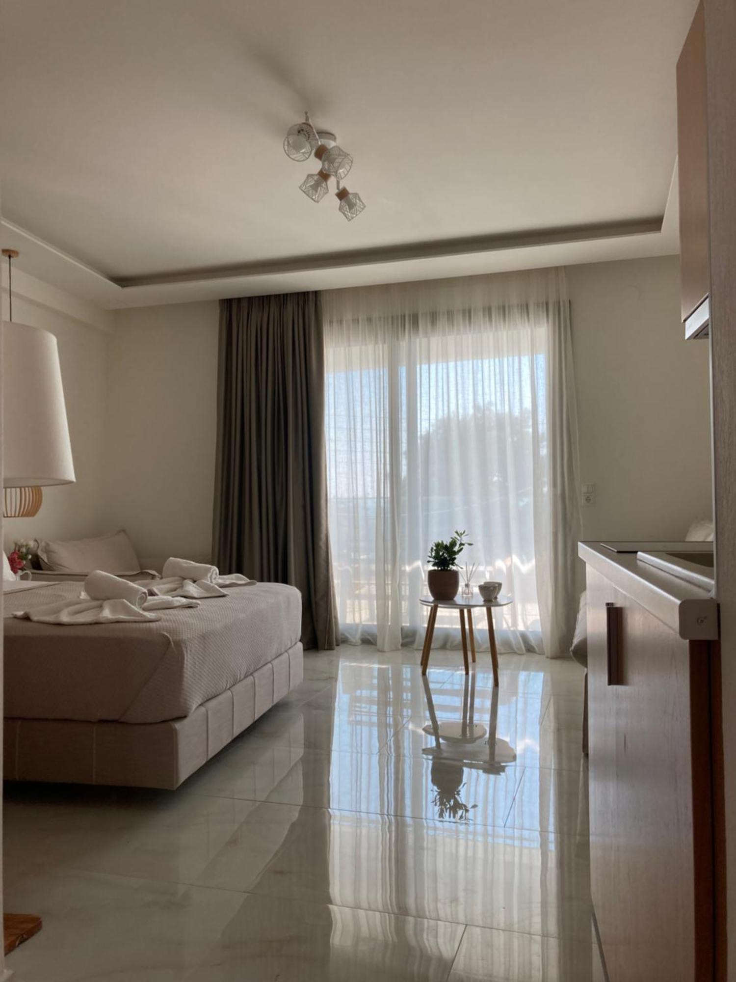 Wide Blue Luxury Boutique Suites Neos Marmaras Ngoại thất bức ảnh